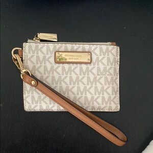 Michael Kors Jet Set Signature coin purse/wallet in vanilla color